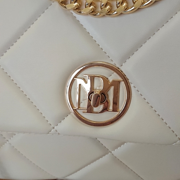 Badgley Mischka Diamond Quilted Med-Large purse, bag, Buttery Soft Vegan Leathe. - Picture 9 of 16